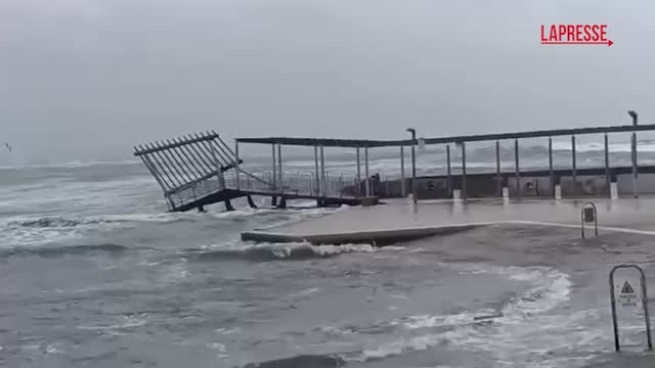 Cagliari: molo di Marina Piccola distrutto dal maltempo