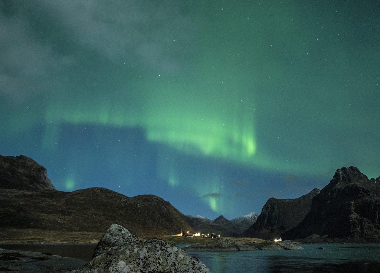 Aurora boreale sui cieli italiani: il timelapse di Rubbio